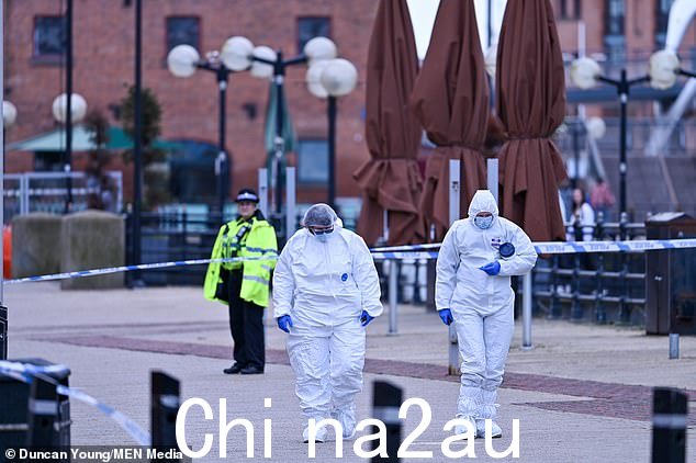 警戒线在赫尔市中心作为法医官员调查一起严重事件
