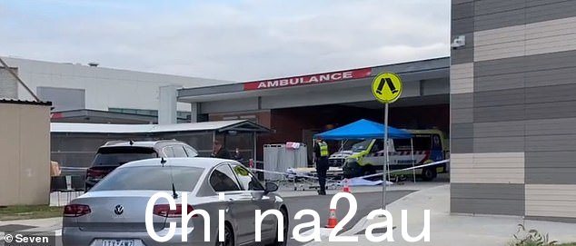 警方周日表示,他们拘留了一名与该事件有关的男子