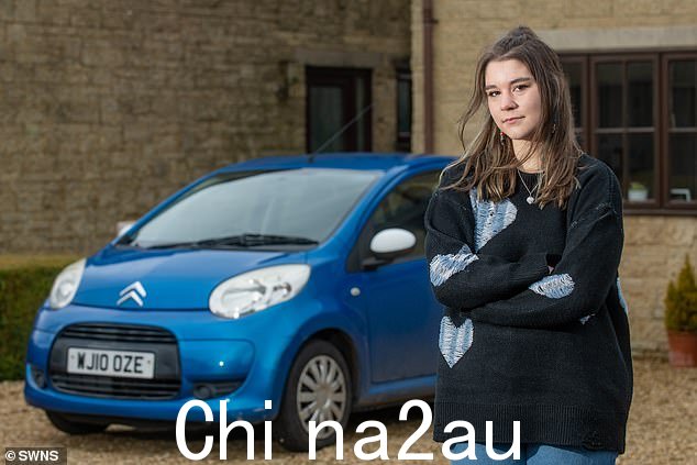 Emma Cannon,22 岁,来自威尔特郡的 Chippenham,她说她认为在超过限速并在第一次尝试时泪流满面后,她“永远不会通过”她的考试