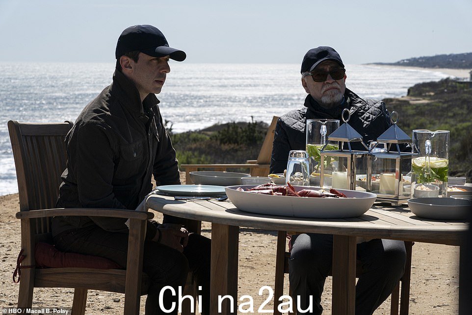 在第三季第四集中,肯德尔和洛根去拜访了他们最大的投资人之一乔什·阿伦森(阿德里安·布罗迪 Adrien Brody 饰演)位于一座私人岛屿上的豪宅