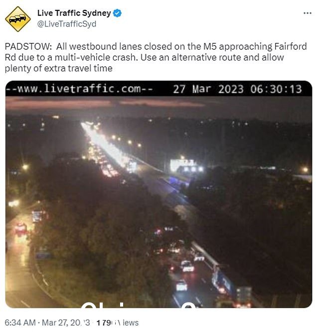 周一清晨,四辆汽车和一辆摩托车在帕兹托附近的 M5 公路上相撞