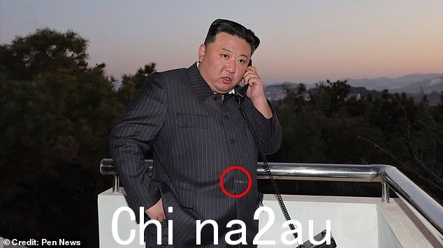 金正恩在导弹发射时看到衣服上有神秘的白色污渍