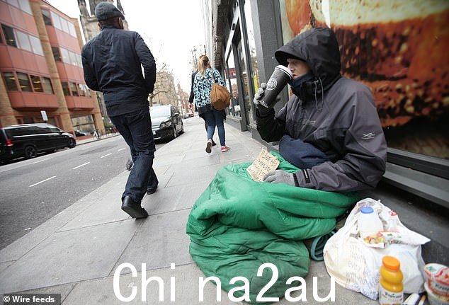 部长们说没有人应该因为没有地方住而被定罪