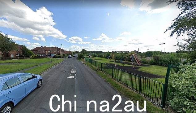 据了解,这次袭击发生在周日下午 2 点 40 分之前,地点是大曼彻斯特卡林顿的 Ackers Lane