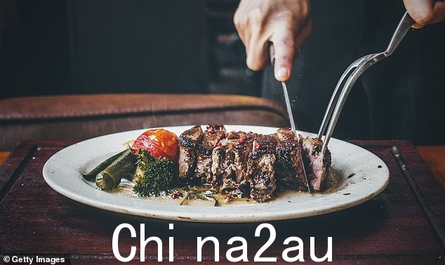 '红肉和加工肉类会增加患结肠癌和结肠息肉的风险,' Reezwana Chowdhury 博士说(图片)