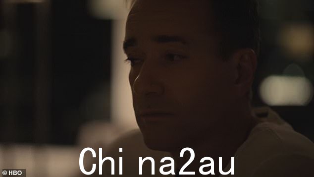 看:'好吧,我们同意我们可以在思考的同时环顾四周,对吗?'他说,Shiv 补充道,“你看起来不错。撕裂了。汤姆,你给模特打光了吗?你把他们带回来做姿势了吗?你现在和你的模特一起做所有的姿势吗,汤姆?你接受了吗?和格雷格一起转?他们坐在你的脸上让你闭嘴吗?'