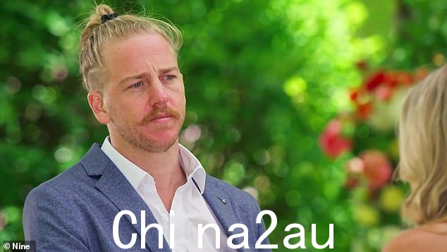 Married At First Sight's Cameron Woods(如图)打破了他对前妻 Lyndall Grace 与 Josh White 秀后恋情的沉默