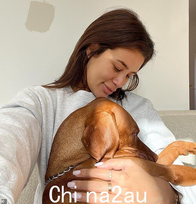 反思:她讲述了这次经历是如何'神经紧张'和'情绪化'但婴儿很健康