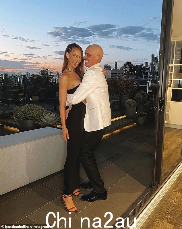 Jonathan Hallinan,47 岁,(与妻子 Mikka 合影)创始人兼管理 d建筑集团 BPM Corp 的董事在与癌症抗争两年后于周四去世
