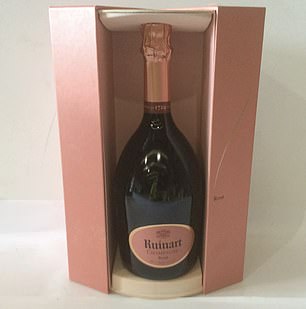 每瓶零售价约 180 美元的高端 Ruinart Blanc de Blanc 香槟吸引了约 50-70 美元的出价