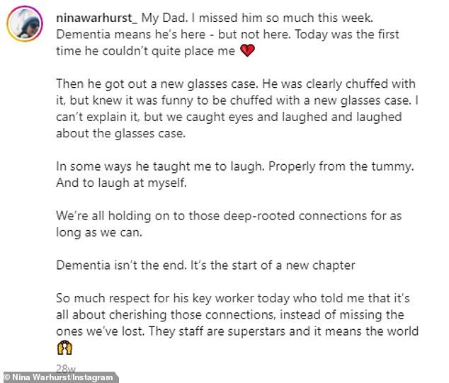 去年在 Instagram 上,Warhurst 承认在她父亲未能认出她后她感到非常震惊