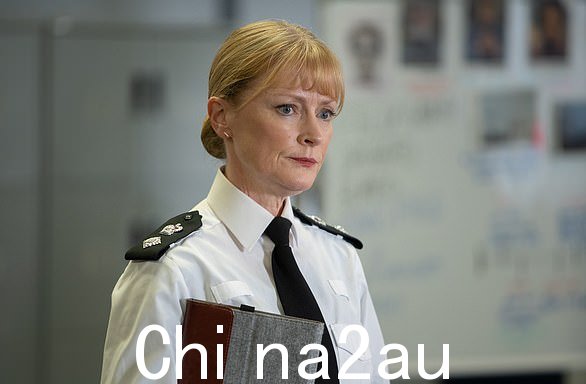 Claire Skinner(上图为她在 McDonald & Dodds 的最新角色)在热播剧中饰演疲倦的妈妈 Sue Brockman