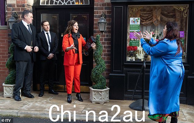 新的冒险!当两人重新建立联系时,埃斯特尔以超凡脱俗的方式透露她现在是儿童表演艺术俱乐部的共同所有人,这引起了格伦达的兴趣”课程=