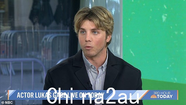 他恋爱了:Lukas Gage 证实了他与明星理发师 Chris Appleton 的关系