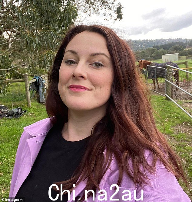 Kacie 建议不要在团体中使用漂白剂、在地毯上使用碳酸氢钠以及忘记清洁吸尘器