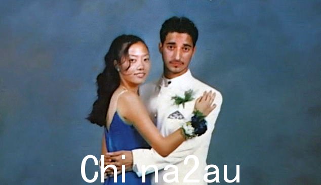 Syed 因勒死 Lee 而被判有罪(他在 1998 年的初级舞会上与他同在)。两人是高中同学,曾约会过。他因犯罪入狱 - 但在 2022 年,一名法官裁定由于新信息,将他关在监狱里不再是合理的
