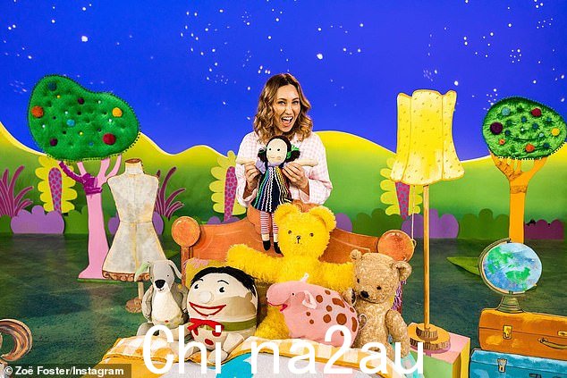 '当 Play School 无法让他们的泰迪熊入睡时,他们会打电话给谁?!睡衣女人!(我),'她写道