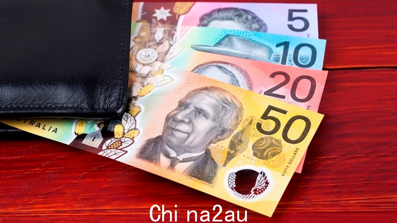 安德鲁斯政府推出尽管有巨额债务,但“有 40 多种不同的税收”” /><p>维多利亚州政府预计将在 5 月裁员 10 年来最大规模的裁员,因为 5,000 多名公务员将面临裁员。</p><p>该州公共部门有超过 55,000 名员工,所有政府部门都被指示裁减 10% 的在职员工。</p><p>维多利亚州政府的净债务预计到 2026 年 6 月将达到 1654 亿澳元,其中工党的目标是在关键预算出台之前缓解财政挑战。</p><p>社区和公共部门工会秘书 Karen Batt 周三上午在澳大利亚天空新闻台上批评了以公共部门为目标的做法。< /p><p>“在我们看来,这等同于政治自杀——你不能有这种削减,不是吗?对全州的工作和服务产生影响,”她告诉第一版主持人 Peter Stefanovic。</p><img class=