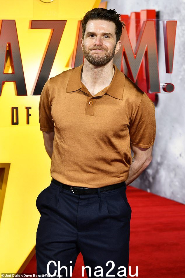 播出:现在出现了喜剧演员和蒙面歌手主持人 Joel Dommett,37 岁,将在本周的周三和周四取代 Phillip
