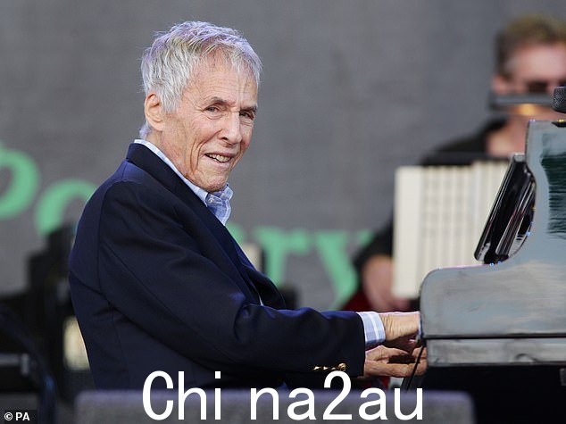 Burt Bacharach 创作的热门歌曲包括 Say a Little Prayer 和 Raindrops Keep Fallin' On My Head