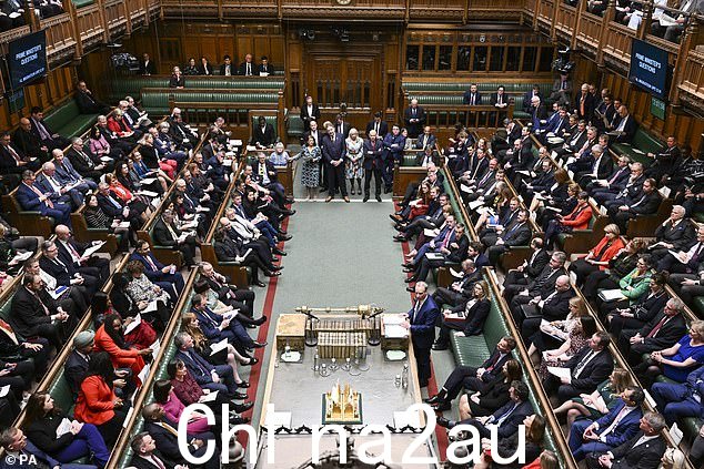 Dominic Raab 就像一个试图吹小号的孩子,只能设法吹出一个可怜的小帕尔,Henry Deedes 写道