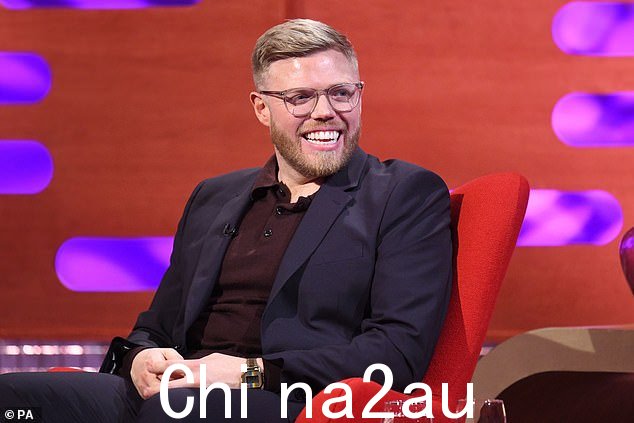 Radio 2 的日程调整让 O'Grady 定期与 Rob Beckett 交换(如图)