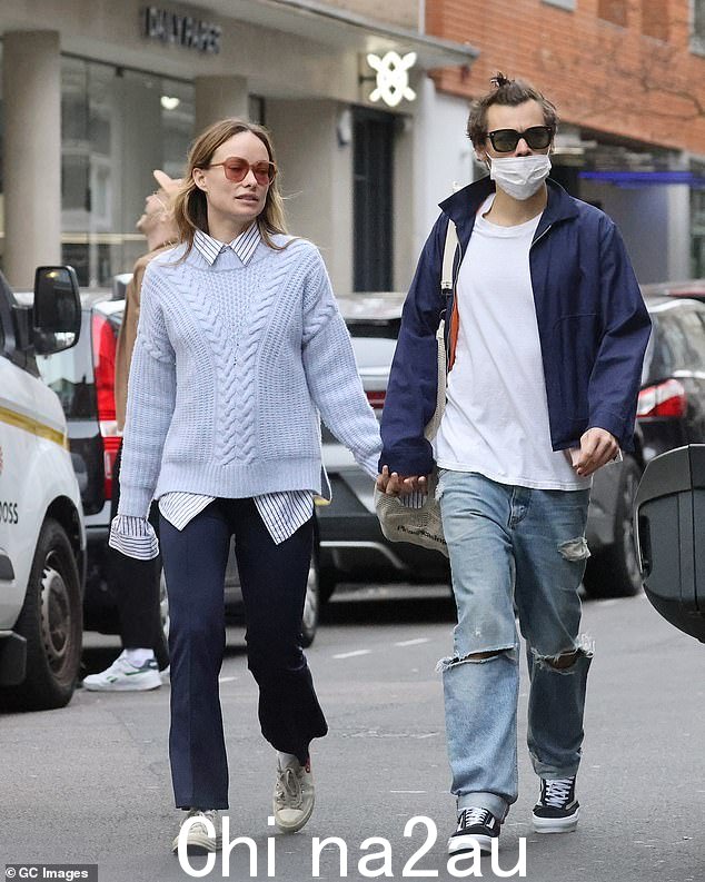继续:Harry Styles 在去年分手前与 Olivia 约会了将近两年
