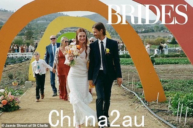 美丽:哈利波特明星邦妮赖特分享了她与丈夫安德鲁洛科科'亲密'加利福尼亚农场婚礼的照片