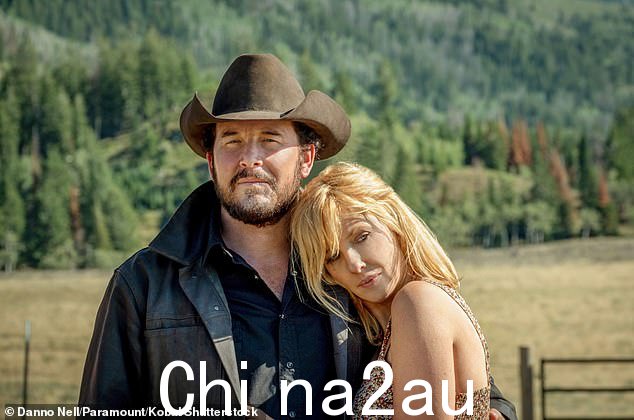粉丝们在本周发现黄石明星凯利 R 时疯狂了艾莉在接受她的联合主演凯文科斯特纳和科尔豪瑟采访时实际上是英国人,左图