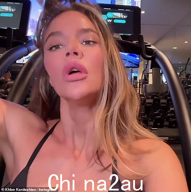 她的故事:她最新的 Instagram 帖子(如图)是在 Khloe 坚持说她唯一做过的整形手术是隆鼻之后近两年发布的