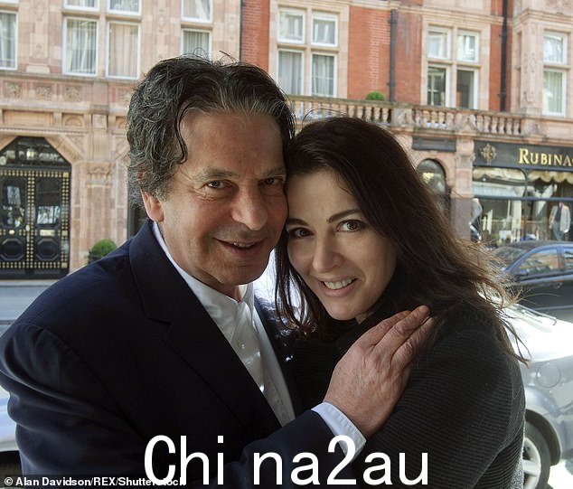 例如:Charles Saatchi 和他当时的妻子 Nigella Lawson - 他们结婚十年但在 2013 年离婚
