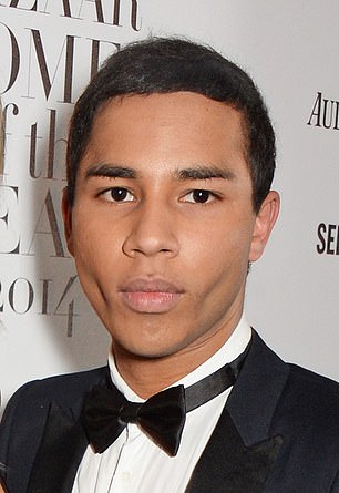 36 岁的 Balmain 创意总监 Olivier Rousteing(2014 年出现),近几年脸明显变瘦,轮廓分明