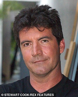 Simon Cowell(2002 年出现),63 岁,曾说他对注射剂的痴迷让他变得“面目全非”和“恐怖片中的东西”