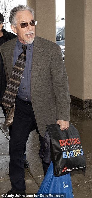 Terry Sanderson 被拍到在周四最后一天的审判中进入法院