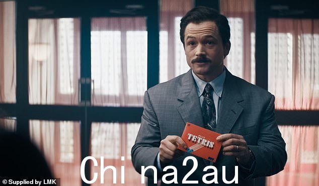 Taron Egerton 扮演软件推销员 Henk Rogers,他联手任天堂以智取其他急于获得俄罗斯方块许可的人