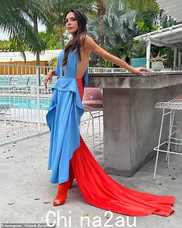 太随意了！周四，维多利亚·贝克汉姆 (Victoria Beckham) 在池畔拍摄了一张令人惊叹的照片，展示了她迷人的时尚感。周四，维多利亚·贝克汉姆 (Victoria Beckham) 在泳池边拍摄了一张令人惊叹的照片，展示了她迷人的时尚感</p> <img src=