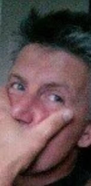 Gary Dunmore,57 岁,周三深夜被发现死在萨顿的公寓里
