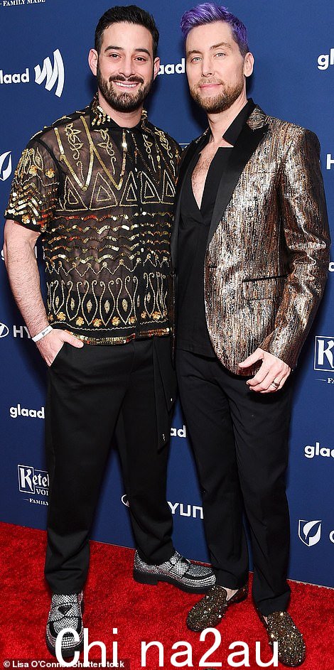 最喜欢:Lance Bass 挽着他丈夫 Michael Turchin 的胳膊