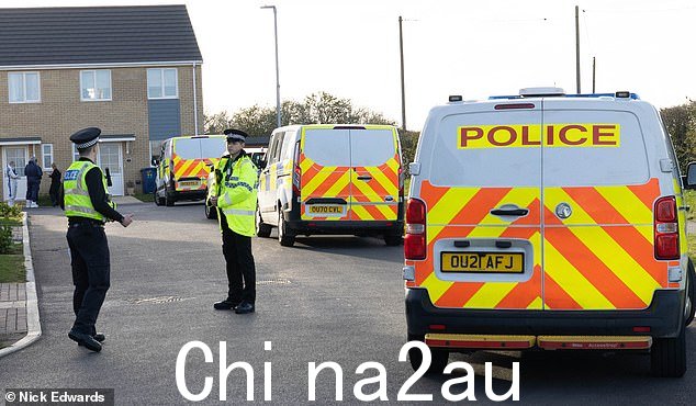 警方接到报警称,在 Bluntisham Meridian Close 的房产发生枪击事件