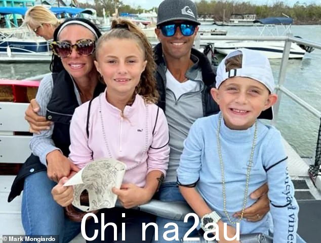 上图为 Mongiardo 先生与他的妻子和两个孩子。全家现已搬到佛罗里达州