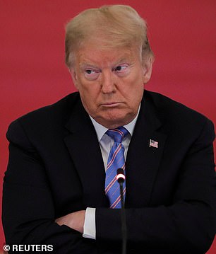 美国总统唐纳德特朗普于 2020 年 6 月 26 日在白宫东厅听取美国劳动力政策顾问委员会会议