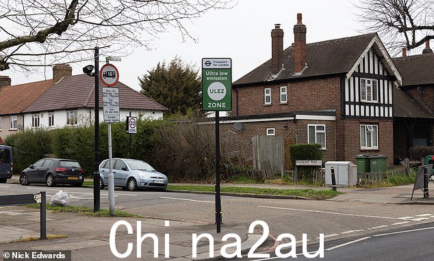 Knockholt Road, Greenwich(如图)已成为 ULEZ 区域,而对面的 Lionel Road 则逃脱了这一命运。这让 Knockholt 的居民非常愤怒,一些人不得不花费数千美元符合 ULEZ 标准的新型汽车上的磅数