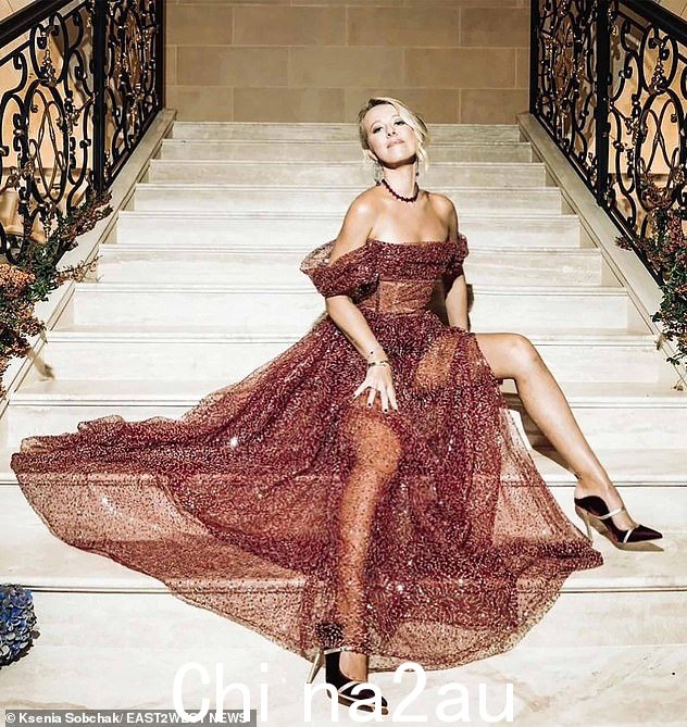 模特出身的电视节目主持人和政治家 Ksenia Sobchak 是俄罗斯的知名人士,曾被称为莫斯科的帕丽斯希尔顿......但哪个 Britpop 乐队在他们的专辑封面上使用了她?