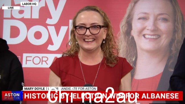 工党的 Aston候选人 Mary Doyle 击败自由党候选人 Roshena Campbell Suburban 妈妈,创造了历史。图片:Sky News Australia