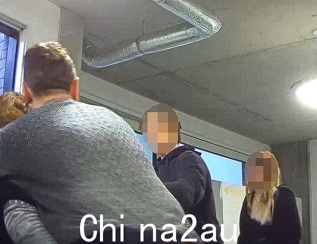 这个阴谋 ¿ 就在比赛开始前两周才揭晓 ¿ 被一名冒充动物叛乱运动组织成员的 MoS 记者发现了