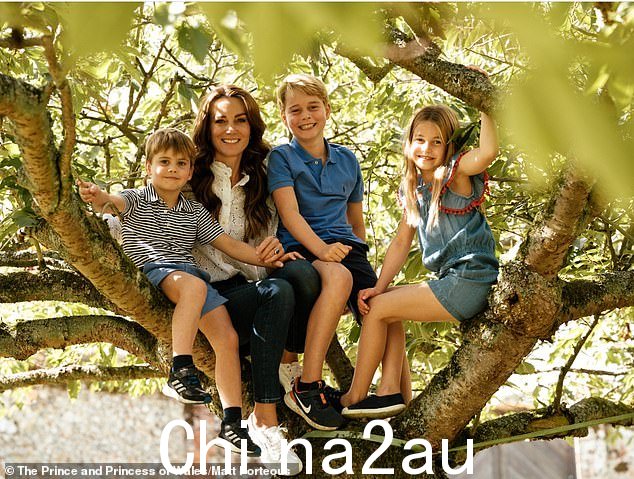 威尔士王妃以活跃的母亲而著称,她强调户外活动对孩子的重要性。那么在复活节学校假期期间,威尔士一家人将如何度过闲暇时光?FEMAIL 探讨了凯特和威廉是如何度过的与九岁的乔治王子、七岁的夏洛特公主和四岁的路易斯王子共度闲暇时光