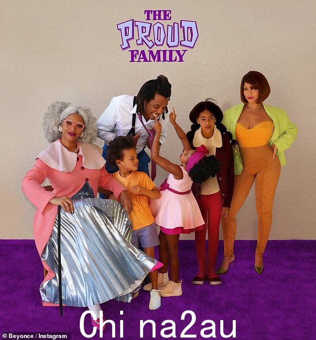这对夫妇共有 11 岁的女儿 Blue Ivy,以及他们 5 岁的双胞胎 Rumi 和 Sir Carter