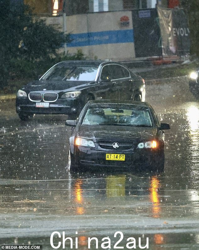 由于大雨袭击了新南威尔士州首府,周日早上悉尼的气温降至凉爽的 16 摄氏度,预计未来四天气温会更高