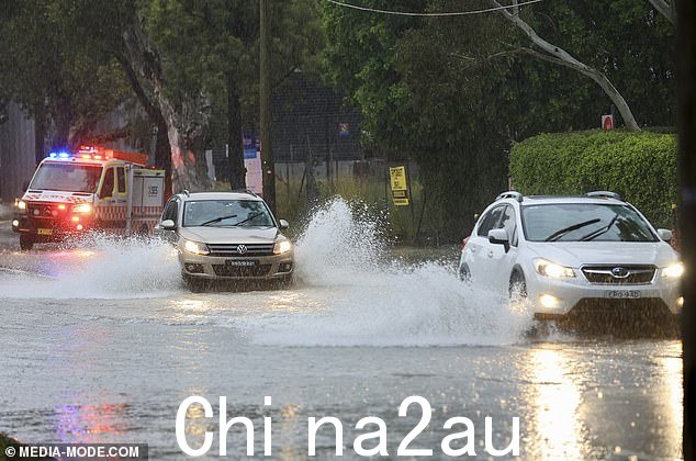随着大雨席卷东海岸,从新南威尔士州延伸到昆士兰州,救援工作开始了。