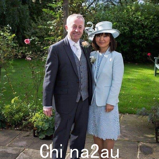 被抛弃的妻子:Davies 先生和第五任妻子 Yasumi 于 2011 年在东京相识,并在经历了旋风般的浪漫之后于当年的圣诞节结婚 - 她因背叛而心碎